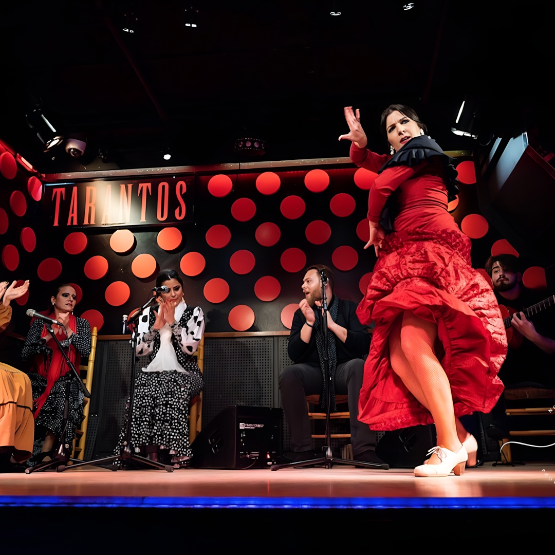 Tour nocturno por Barcelona, espectáculo de flamenco y tapas en Barcelona