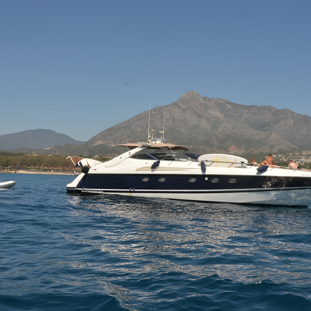 Disfruta la Costa de Marbella en el Yate Sunseeker 63 Predator en Marbella