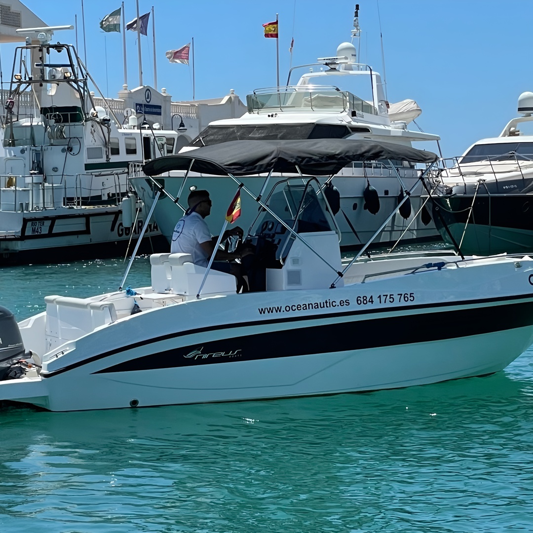 Alquiler de Barco en Benalmádena con Licencia en Málaga