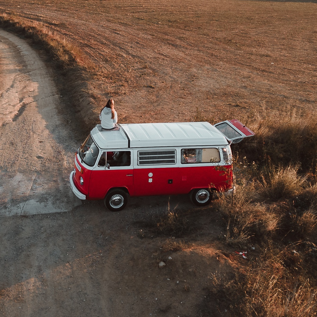 Alquiler de autocaravanas VW Kombi T2 para viajes por carretera en Cataluña en Barcelona