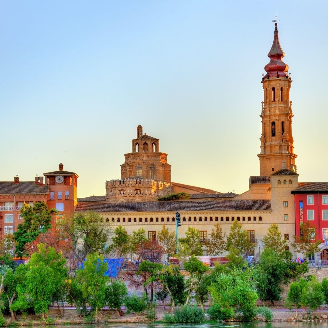 Tour privado personalizado con guía local Zaragoza en Zaragoza