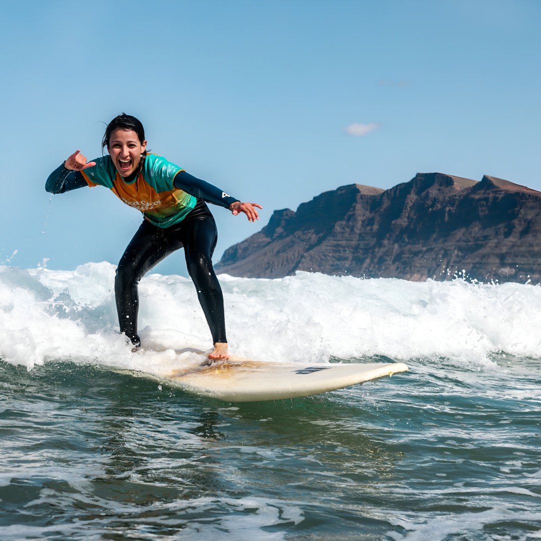 Lección de surf de día completo para principiantes en Famara, España en Lanzarote