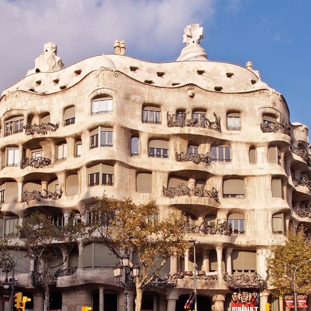 Excursión de un día a Barcelona en tren de alta velocidad desde Madrid.