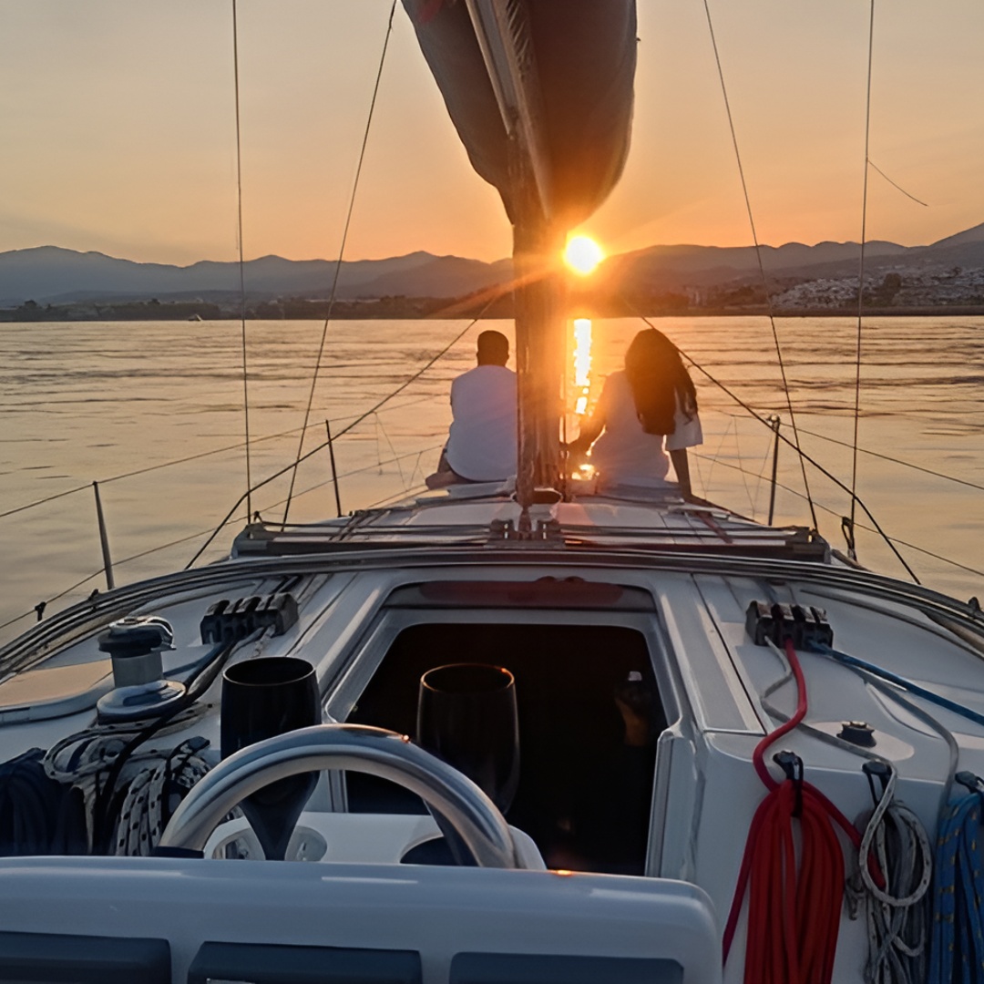 Atardecer en Velero Privado Puerto Banús Marbella (10 pax) en Málaga
