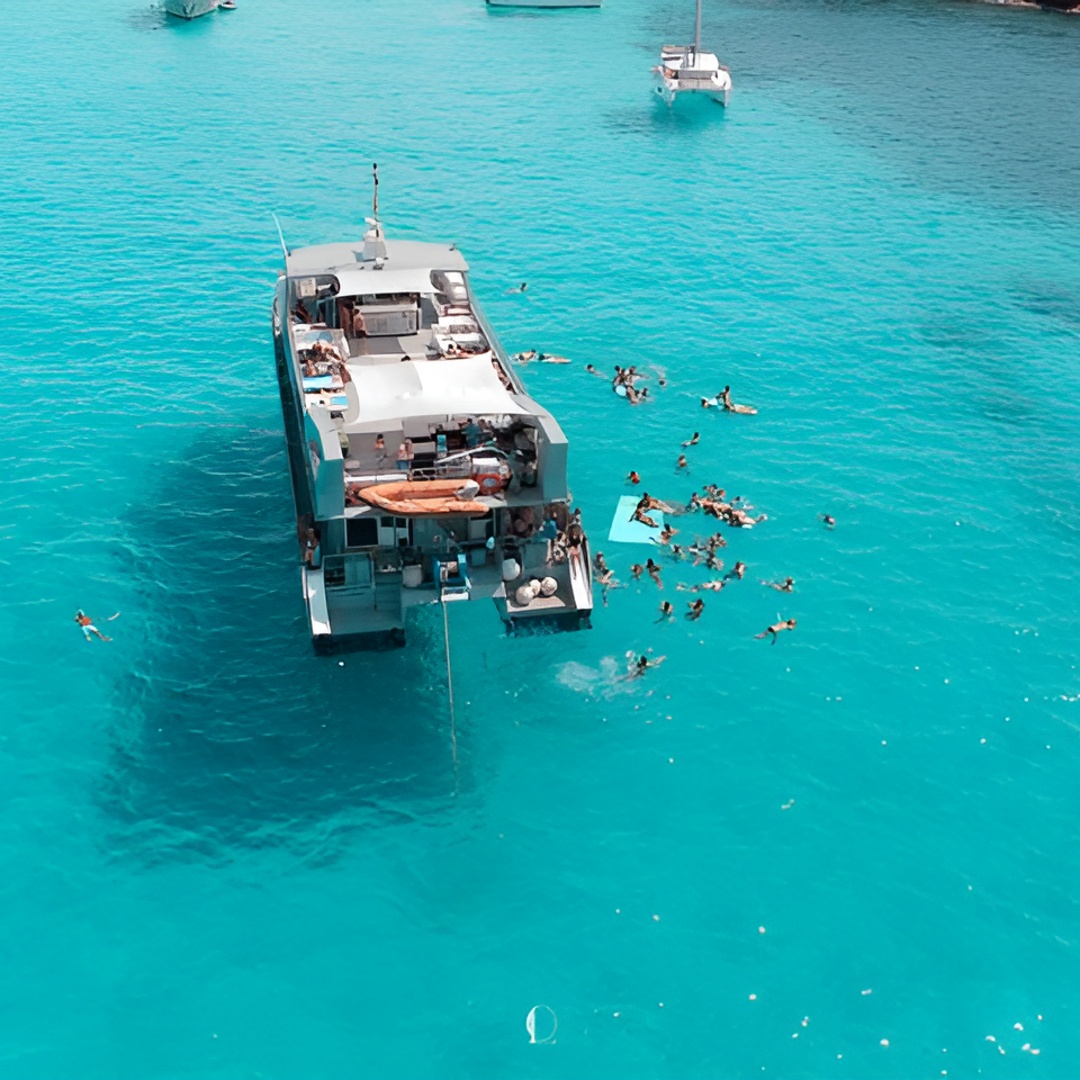 CRYSTAL WATERS SEA EXPERIENCE, desde Figueretas