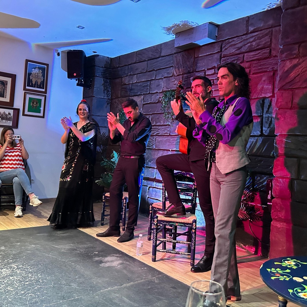 Espectáculo Flamenco en Vivo con Bebida en Sevilla