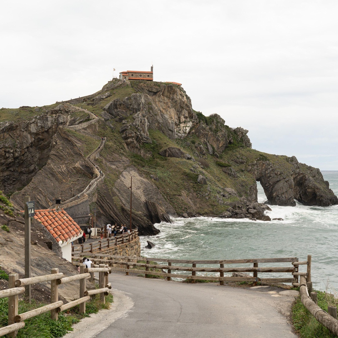 Gaztelugatxe y Guernica de San Sebastián en San Sebastián