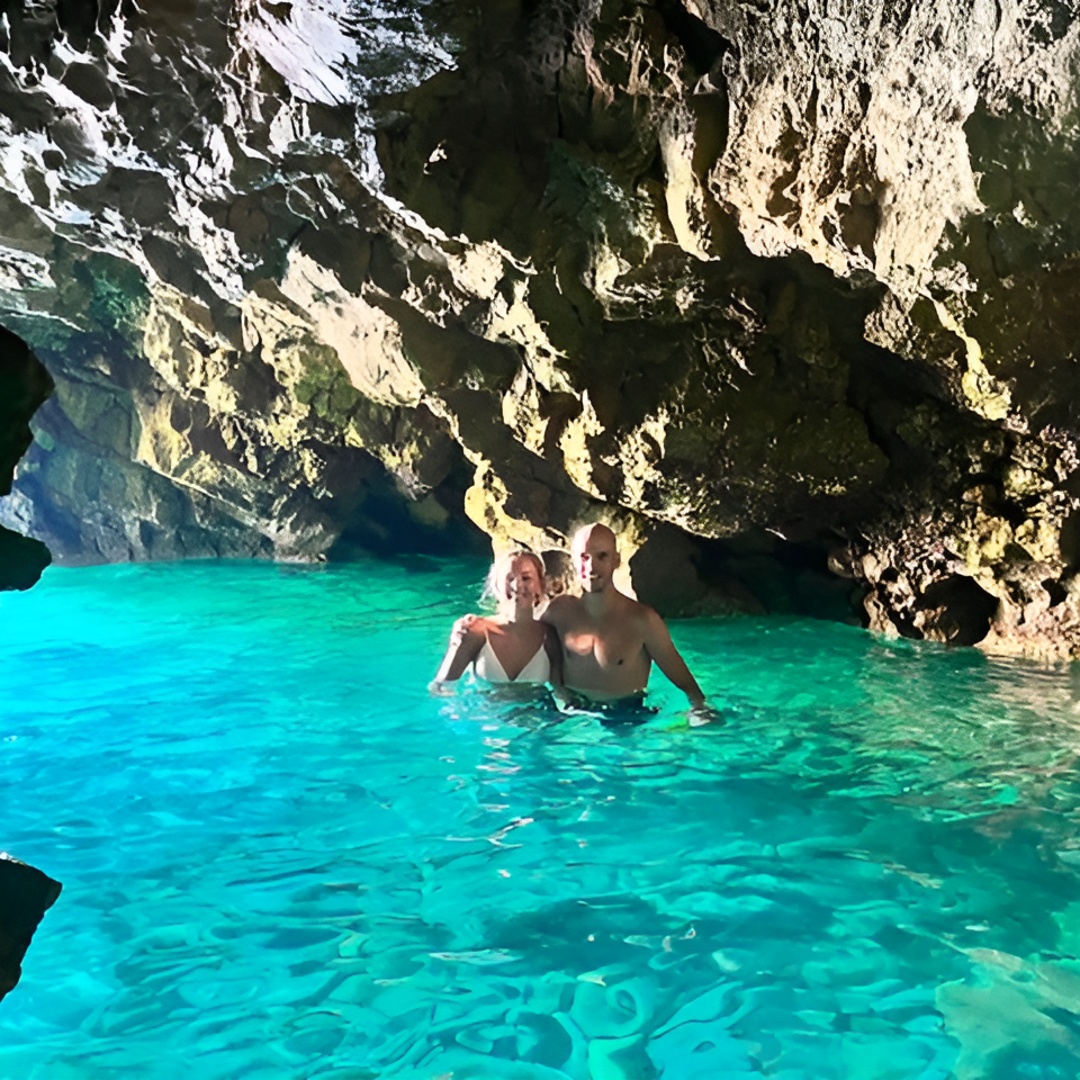 Tour en Kayak y Snorkel por la Costa de la Cueva Turquesa