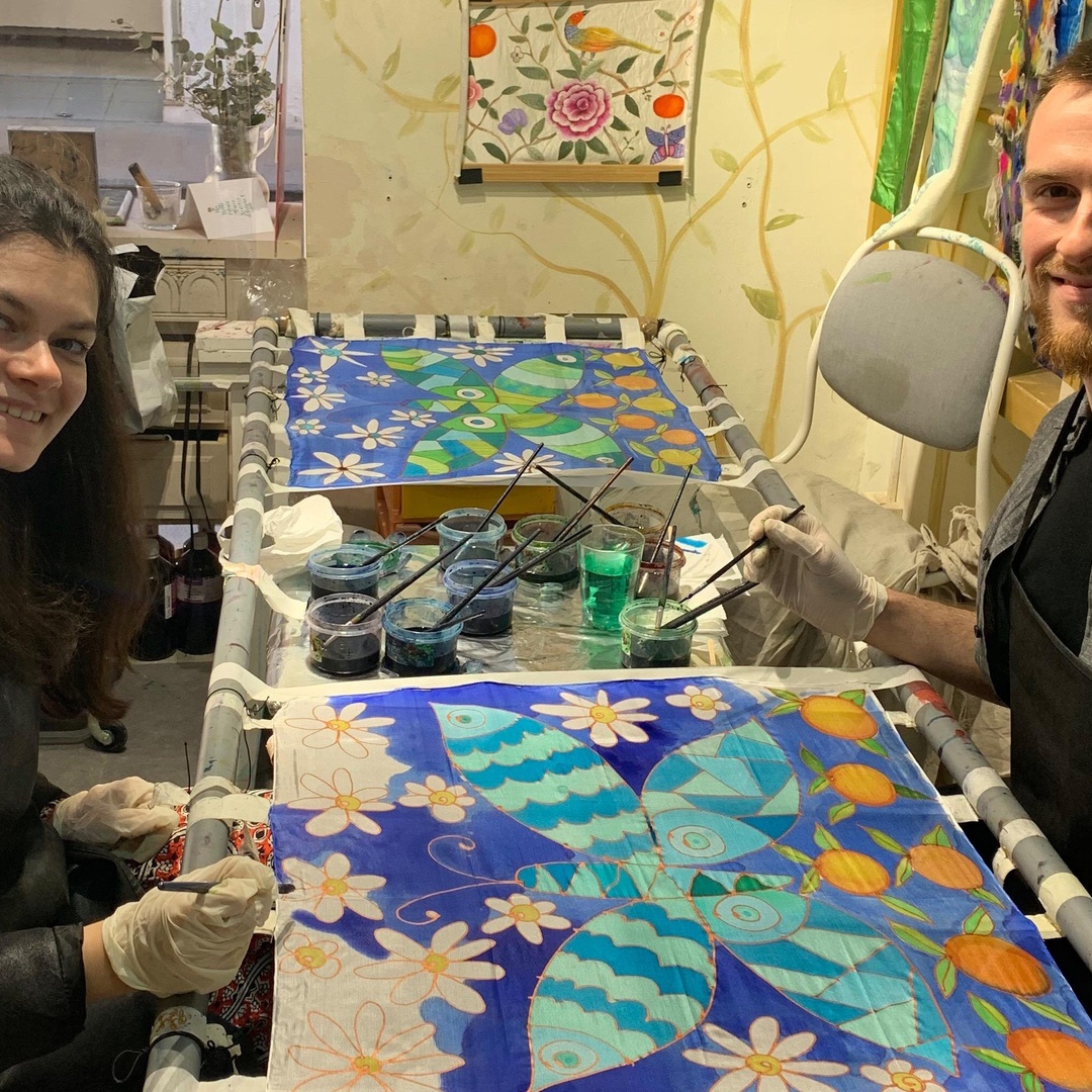 Clase Privada Pinta tu pañuelo de seda con artesana valenciana en Valencia