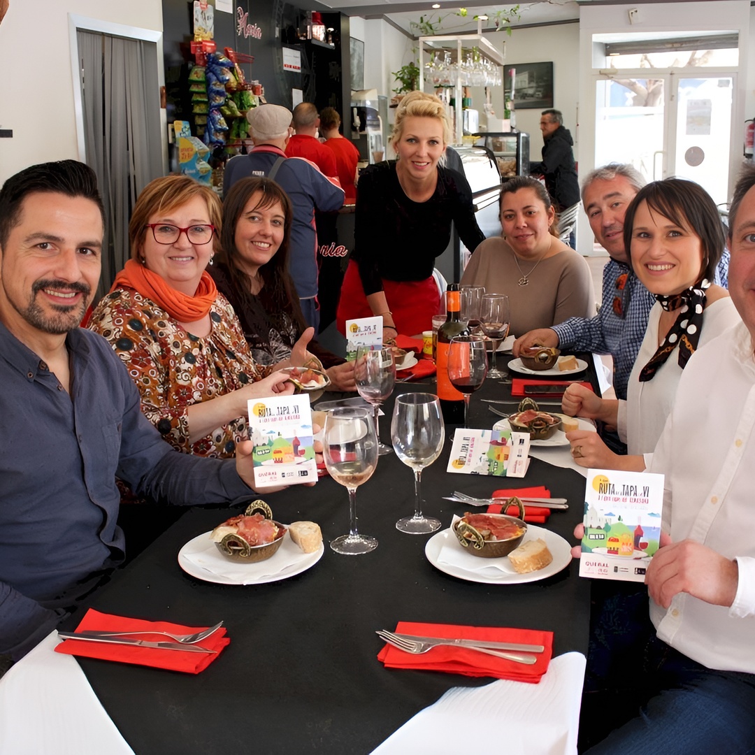 Degustación de tapas con bebidas en el casco antiguo de Santiago en Santiago de Compostela