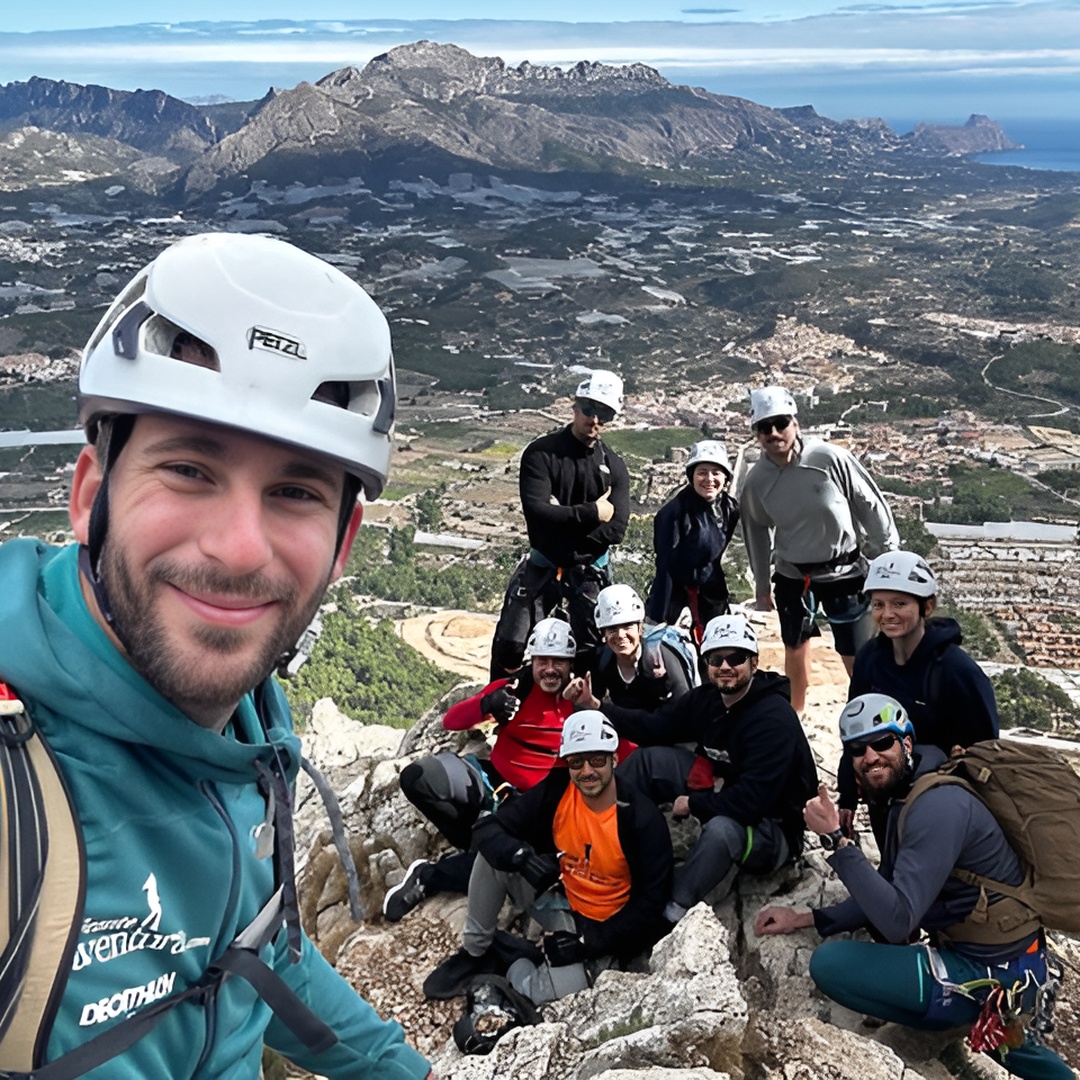 Experiencia de Escalada de Medio Día en Vía Ferrata del Ponoig en Alicante
