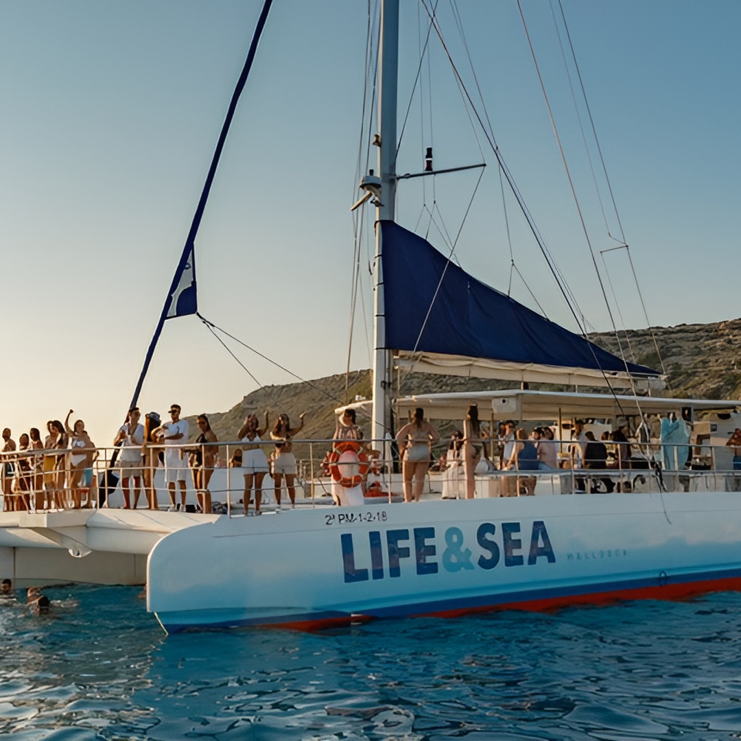 Catamarán con BBQ por la Bahía de Palma en Mallorca