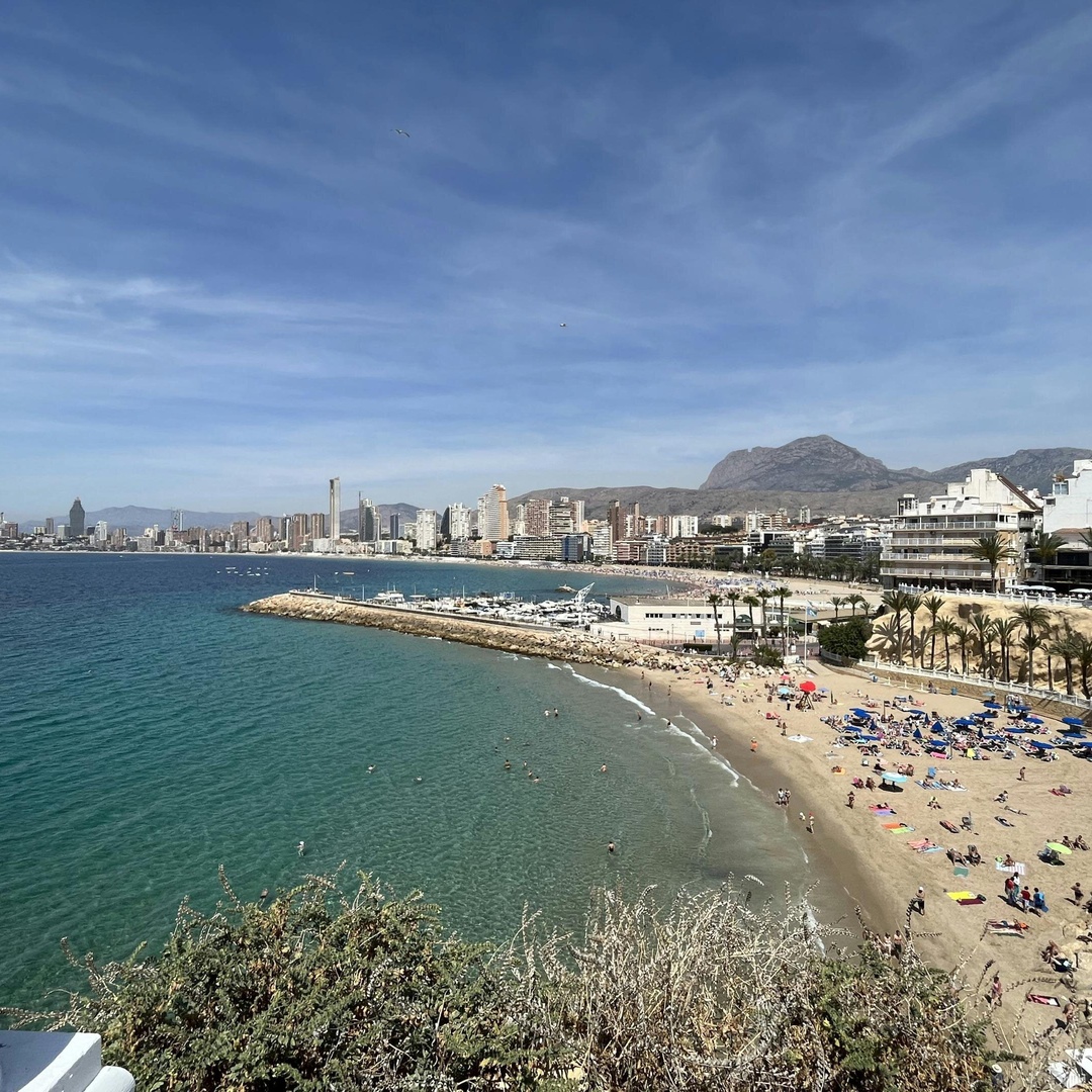 Recorrido y juego de exploración por el casco antiguo y las playas de Benidorm