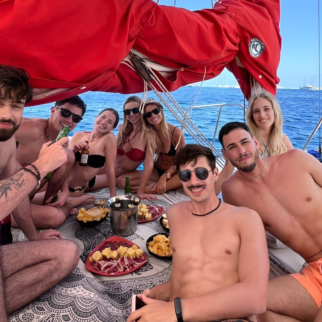 Excursión privada día completo navegando por Ibiza y Formentera en Ibiza