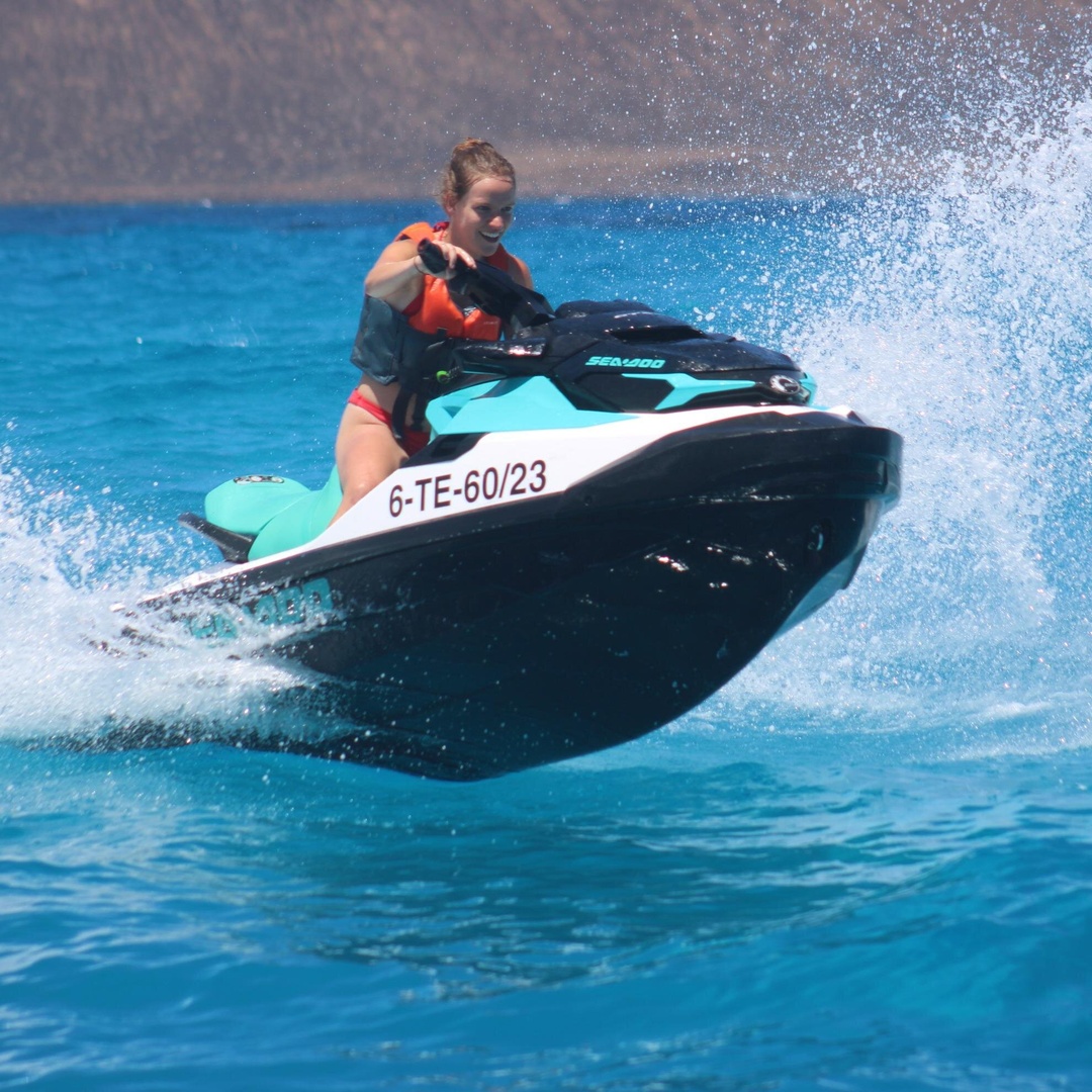Actividad en Moto de Agua a la Isla de Lobos desde Corralejo