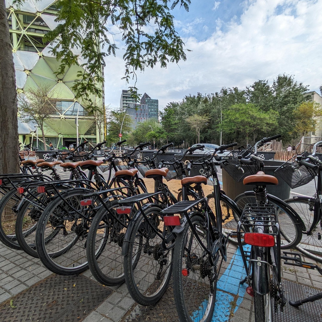 Recorrido privado en bicicleta o bicicleta eléctrica desde su hotel en Barcelona