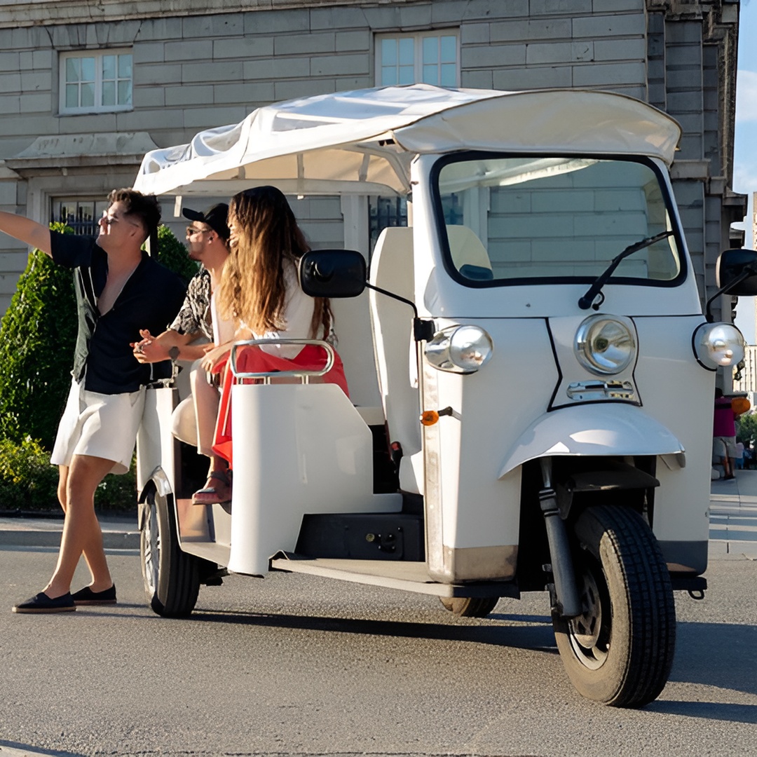 "Madrid: Panoramic views in Tuk Tuk with pickup available"