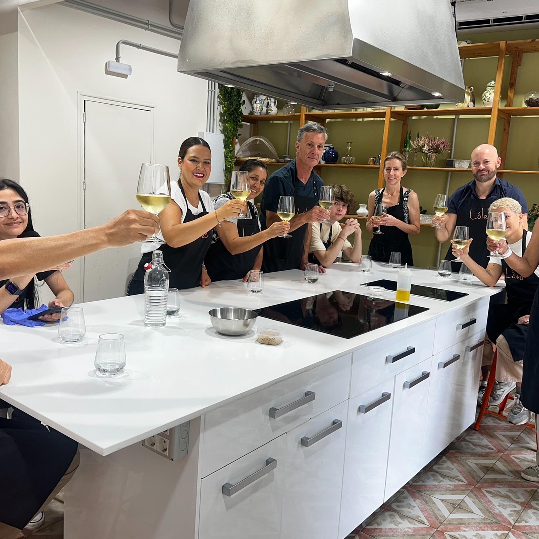 Clase de cocina de tapas y paella en Madrid con un chef profesional en Madrid