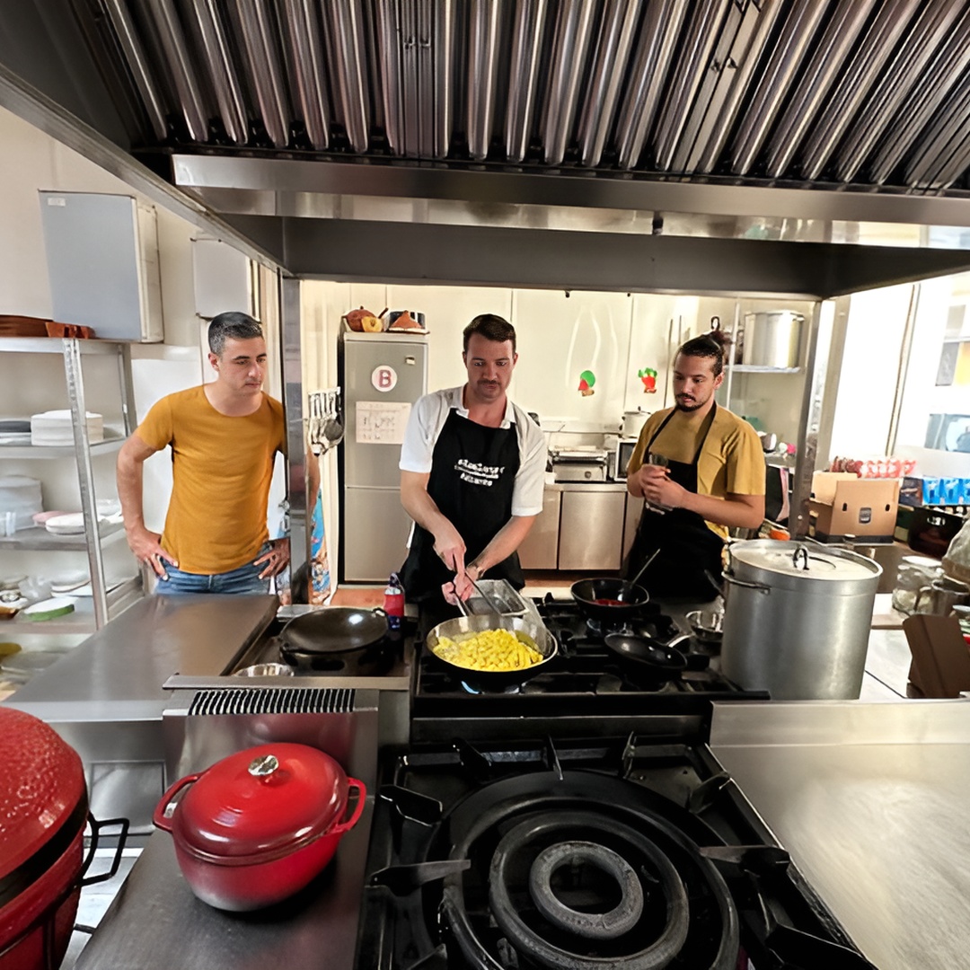 Clase de Cocina de Tapas Española con Música de Guitarra en Vivo en Alicante