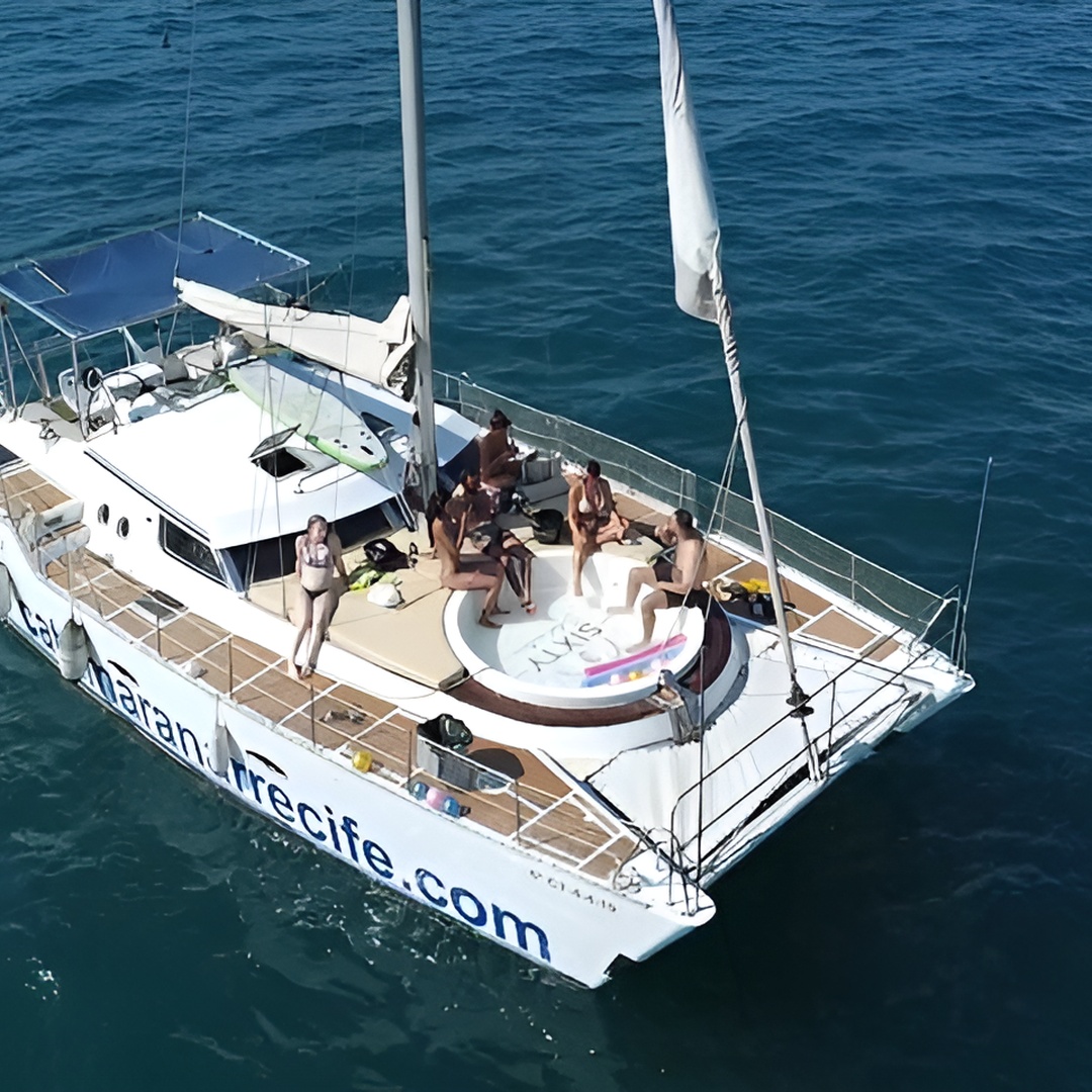 Tour en Catamaran De 2 Horas con Jacuzzi y Baño en el Mar