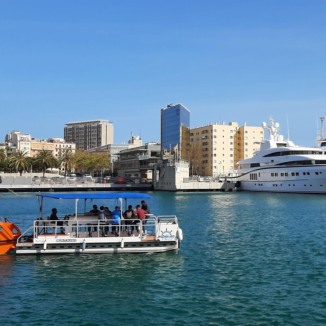 Alquiler de Barcos Privados Cruceros a Pedales Valencia Ciclo Barcos en Valencia