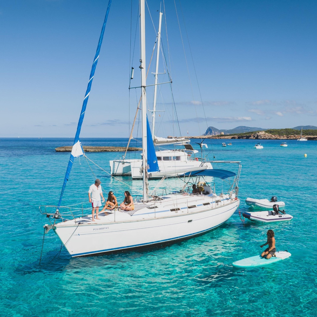 Medio Día en Velero Privado por las Calas de Ibiza en Ibiza