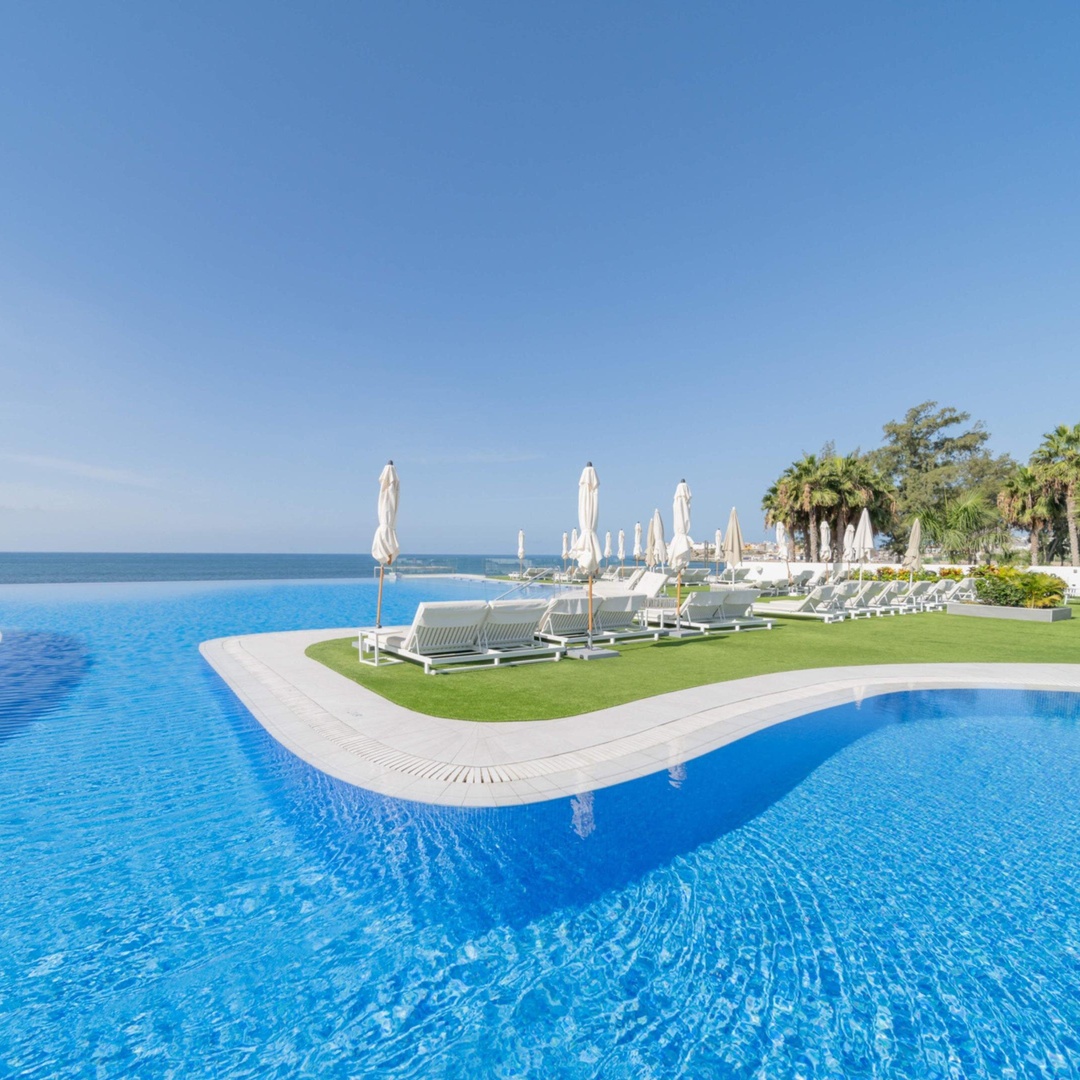 Entrada de Día Entero en Perchel Beach Club con Almuerzo en Gran Canaria