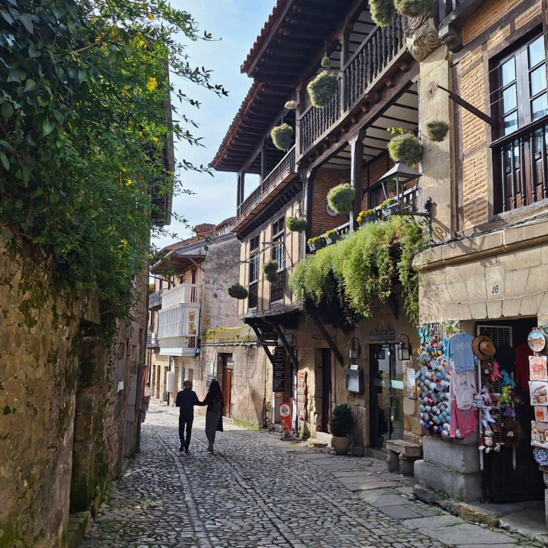 Tour guiado Santillana, Altamira, Comillas y San Vicente de la B.