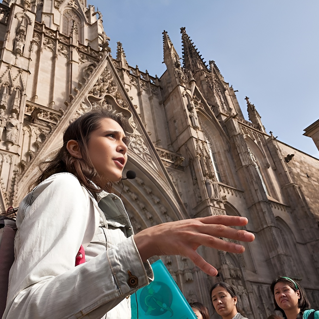 Visita guiada a pie basada en donaciones del Barrio Gótico en inglés