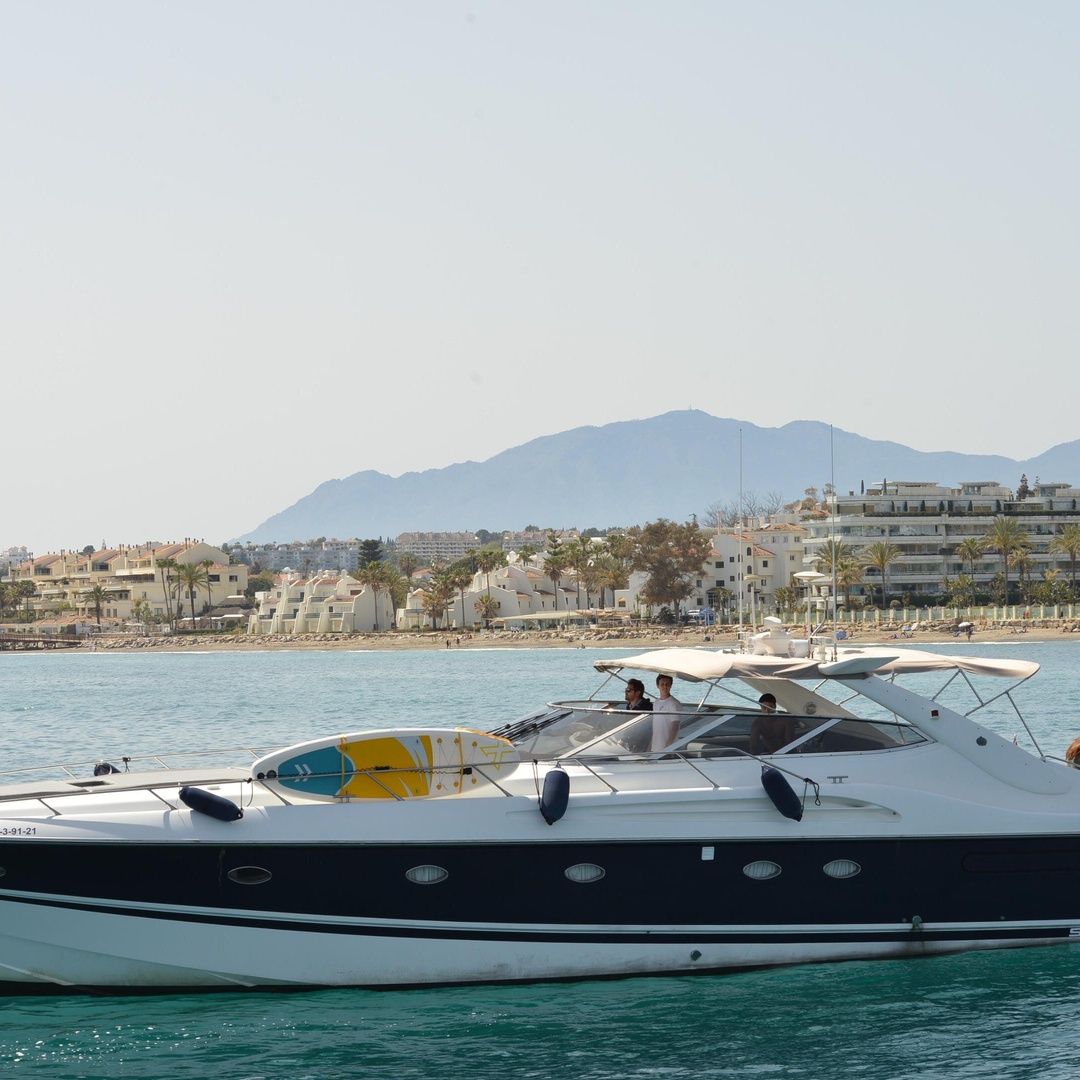 Experiencia Privada en Yate con Jetski Incluido y deporte acuatic en Marbella