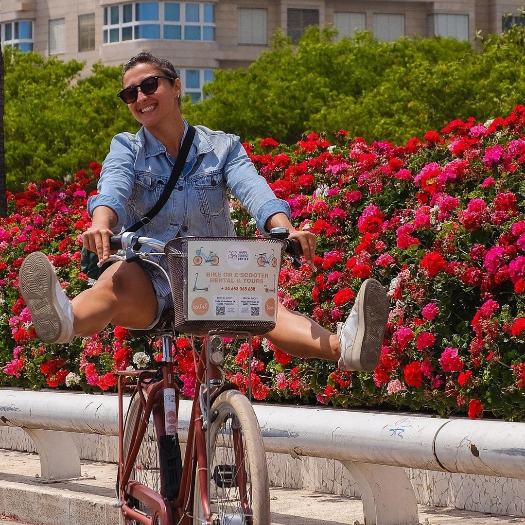 Excursión en bicicleta por los puntos de interés locales con historia en Valencia