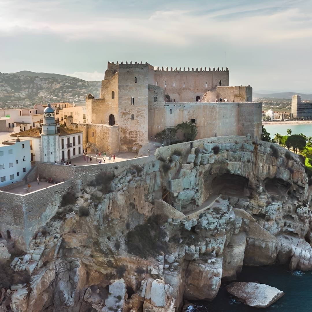 Tour en Inglés con entradas al Castillo y escenarios GOT en España