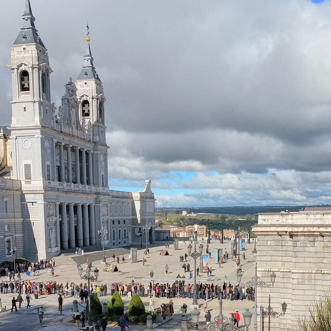 Madrid en Tuk Tuk con Guía Local Incluido en Madrid