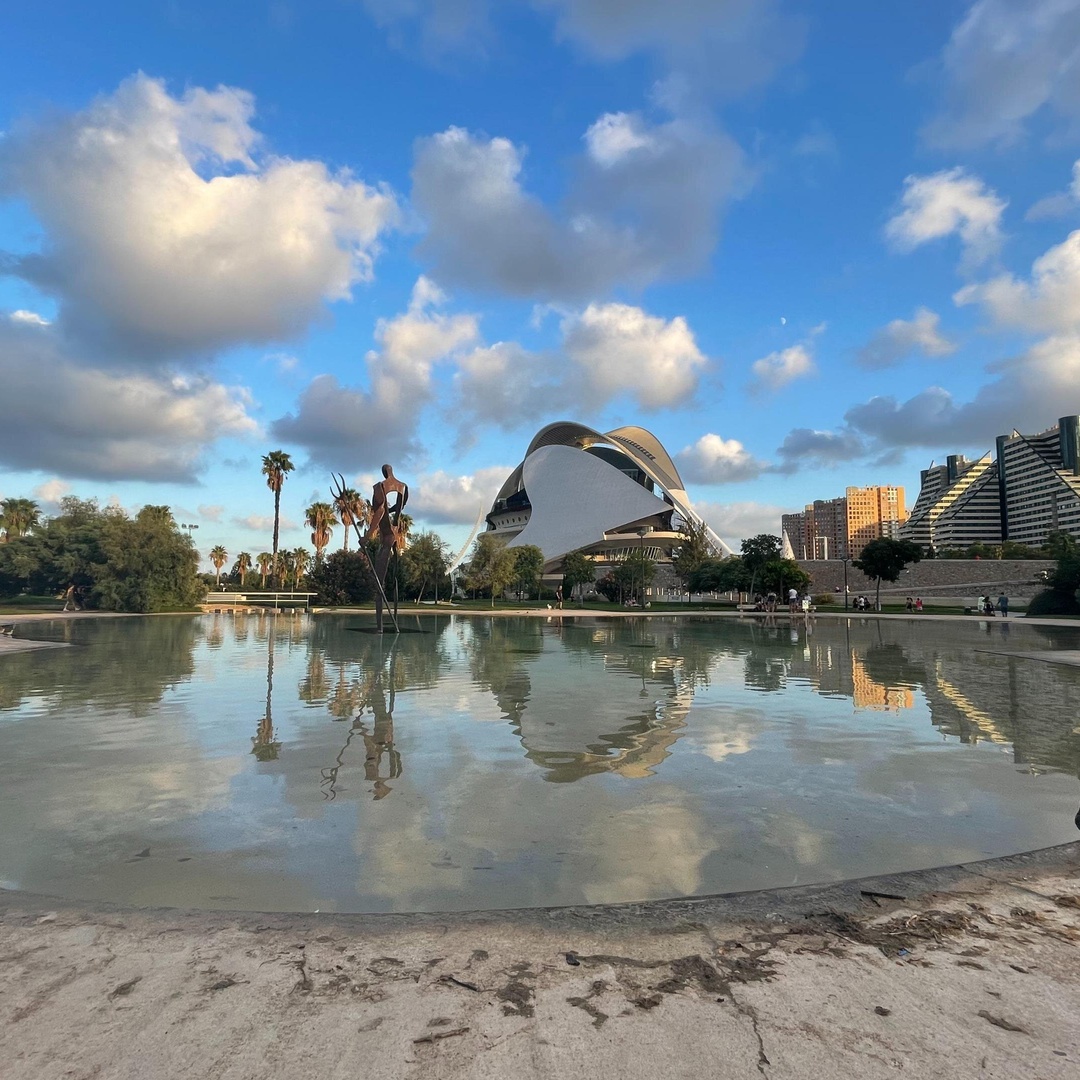 Del casco antiguo a la ciudad de las artes – Tour en bicicleta para grupos pequeños en Valencia