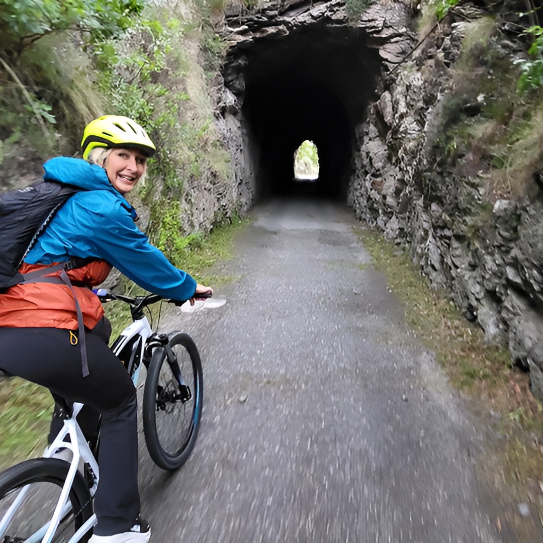 Aventura en bicicleta eléctrica por el antiguo tranvía de Sierra Nevada en Granada