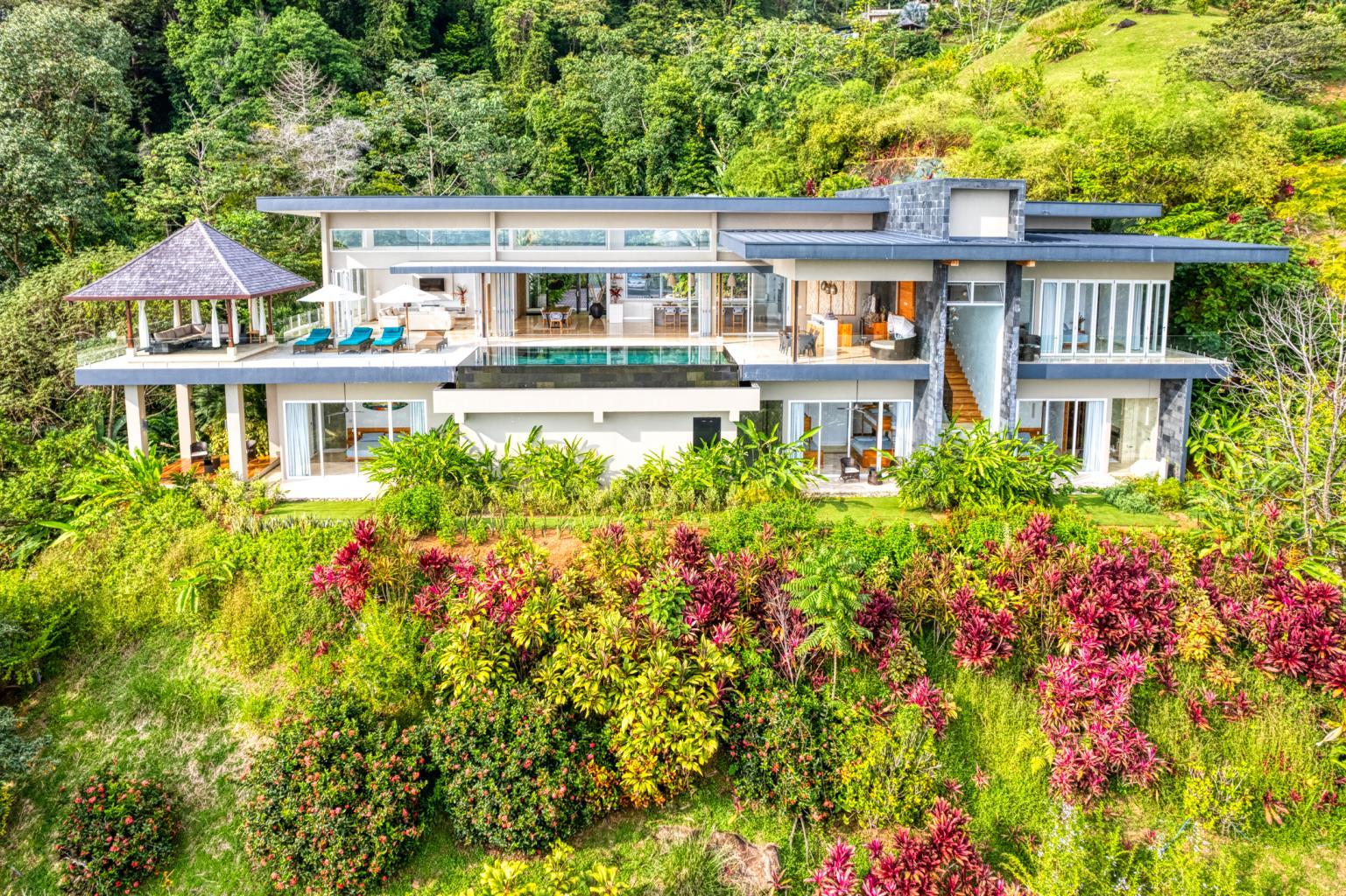 Casa Ombak in Luxurious Gated Community in Dominical