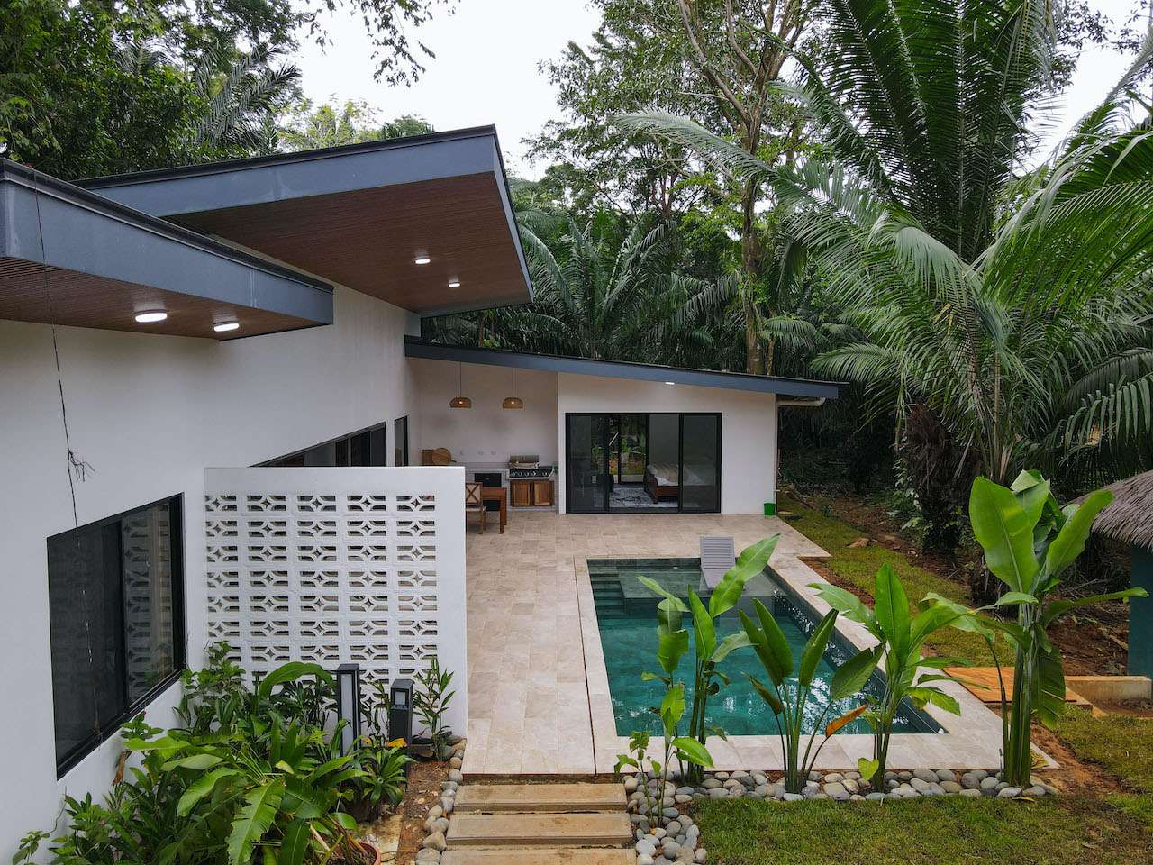 Stunning Newly Built Jungle Home in Uvita: 3-Bedroom Casa Palma Verde