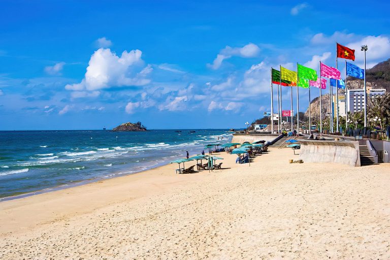 Stranden in Vung Tau - Vung Tau, Vietnam - Travel S Helper