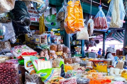 Binh Tay Market