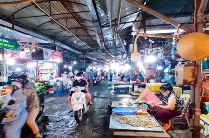 Cho Phung Khoang Night Market