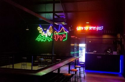 Glow Up Minigolf Cafe