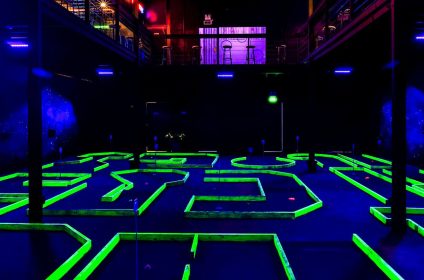 Glow Up Minigolf Cafe