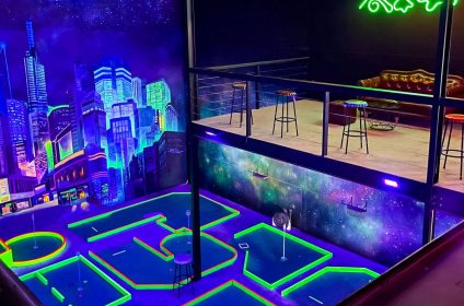 Glow Up Minigolf Cafe