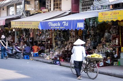 Hang Quat Street (Street of Fans)