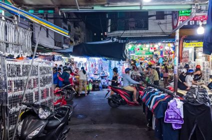 Hanh Thong Tay Market