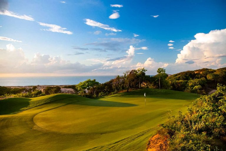 Hole 1 - The Bluffs Grand Ho Tram Strip