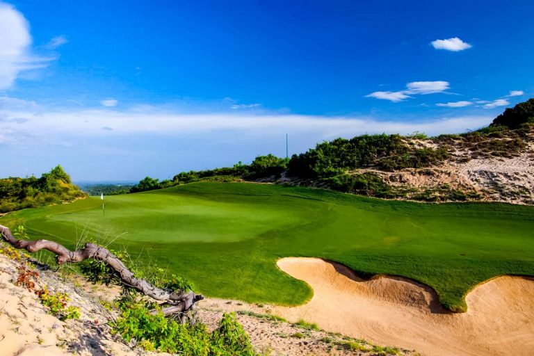 Hole 15 - The Bluffs Grand Ho Tram Strip