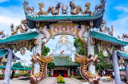 Phu Chau Floating Temple (Mieu Noi)