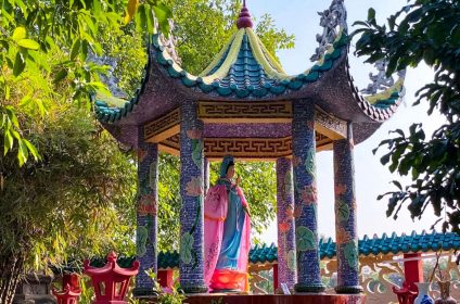 Phu Chau Floating Temple (Mieu Noi)