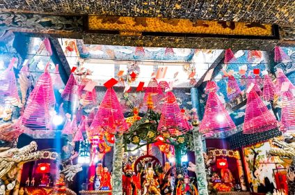 Phu Chau Floating Temple (Mieu Noi)